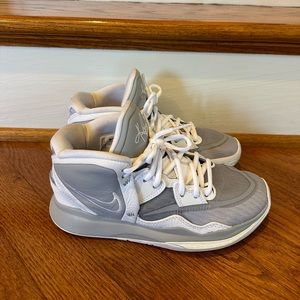 Nike Kyrie Infinity (Team) Wolf Grey/White Women’s size 7/Men’s size 5.5